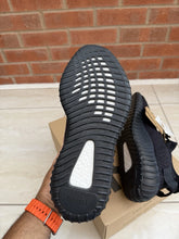 Yeezy Boost 350 V2 Onyx UK 9.5 US 10